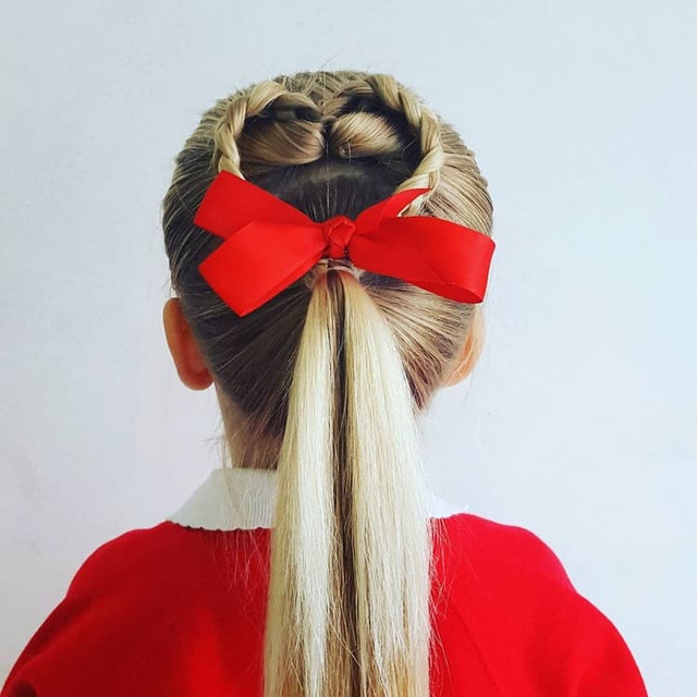 Зачіски з бантами для школярок - фото 564094