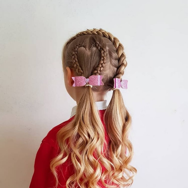 Зачіски з бантами для школярок - фото 564097