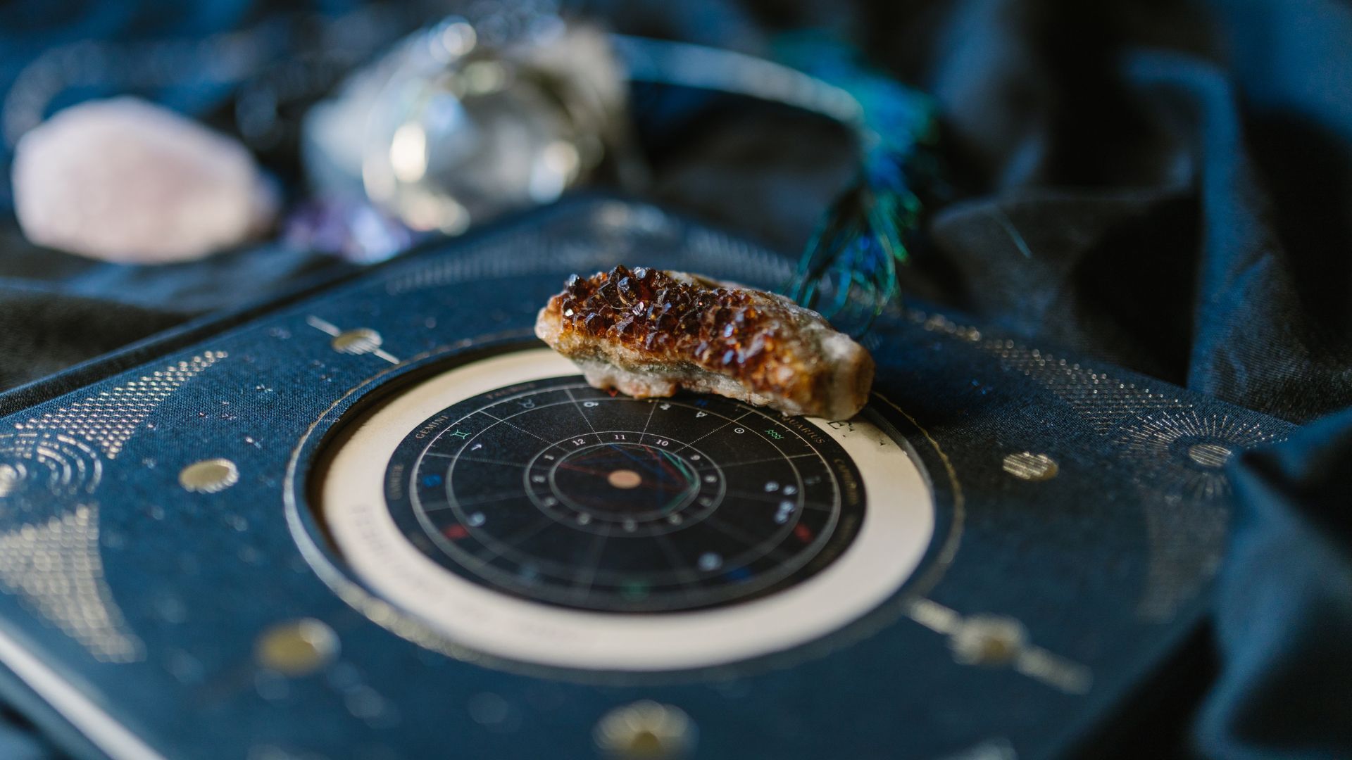 Гороскоп на 29 серпня: хто відчує гармонію, а кому доведеться зіткнутися з суперництвом