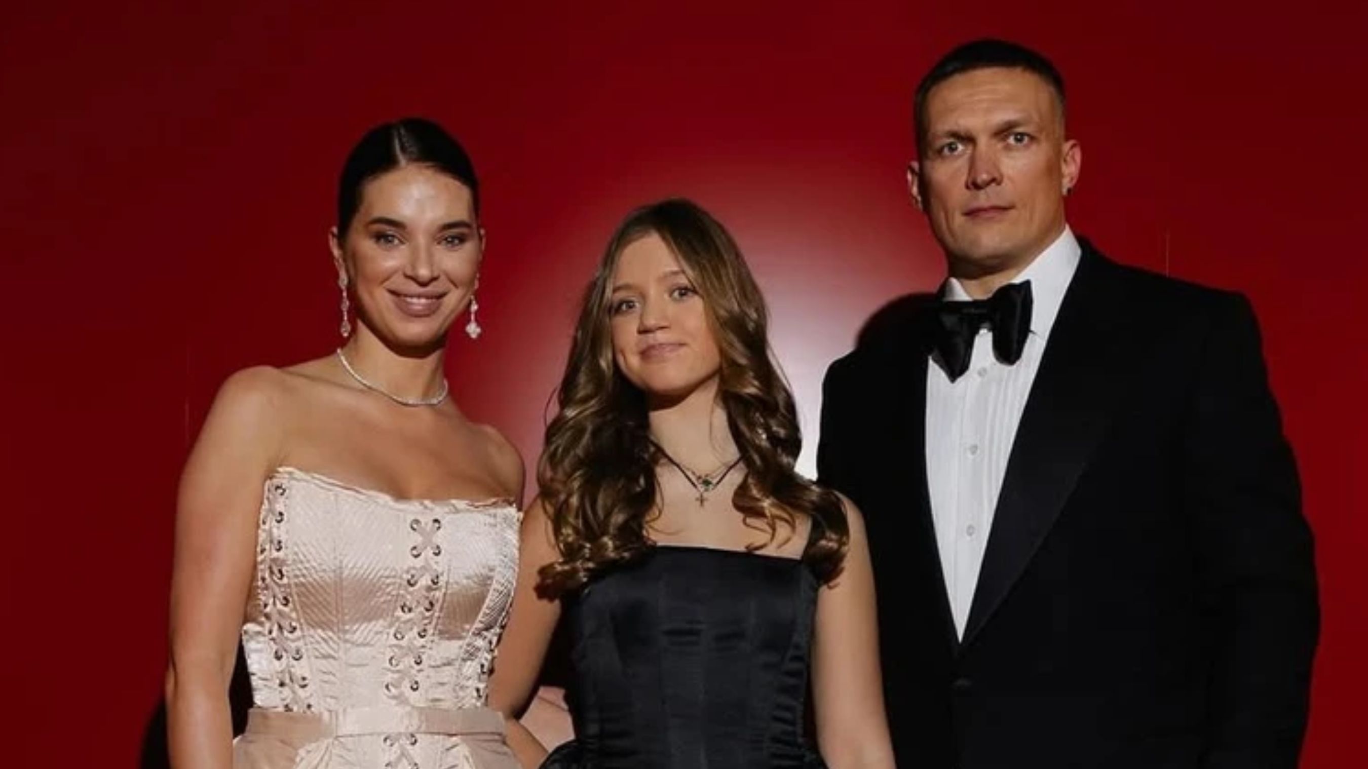 Донька Усика помітно змінилася: рідкісні кадри з 15-річною Лізою