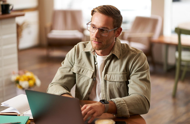 Різкий поворот у професії: ці 2 знаки Зодіаку скоро все змінять - фото 564442