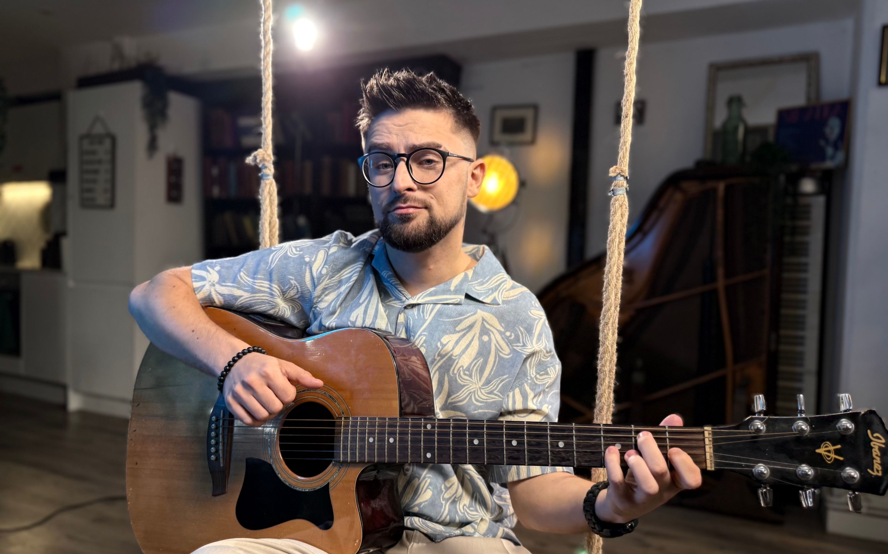 Julik презентував новий трек "Очі" – пісню про головний детектор людини