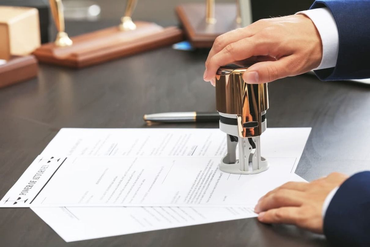 З Днем нотаріату 2025: найкращі привітання та оригінальні листівки