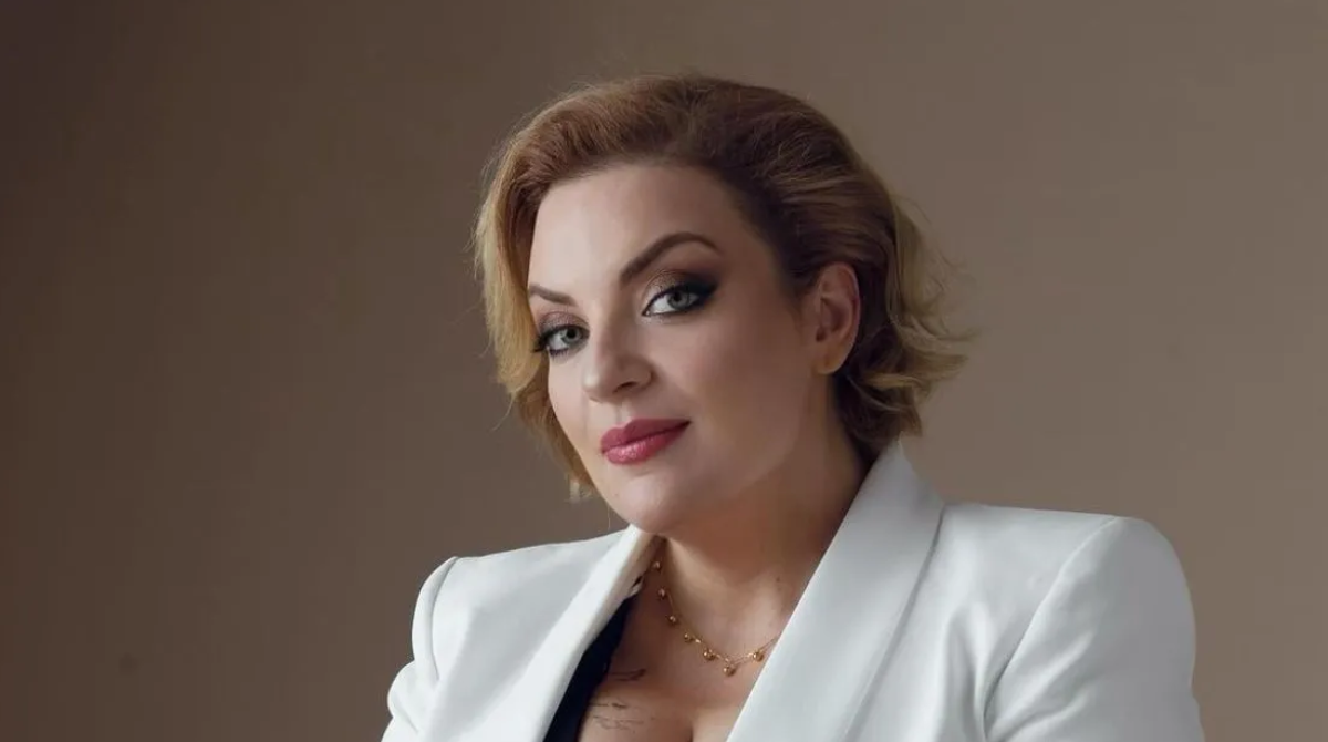 Конфуз на червоній доріжці: Наталія Холоденко вдавала, що її фотографують