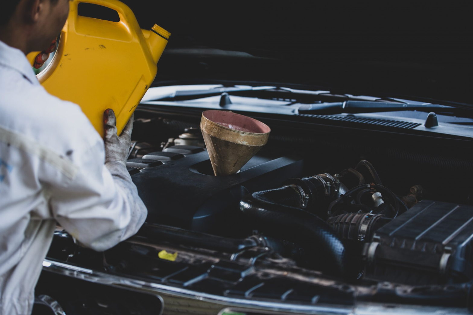 Скільки ще можна проїхати, якщо у вас загорівся індикатор оливи, щоб не вбити двигун