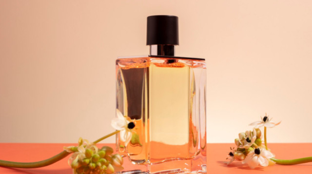 Парфуми, що старять: які аромати не варто носити жінкам після 40 - фото 566436