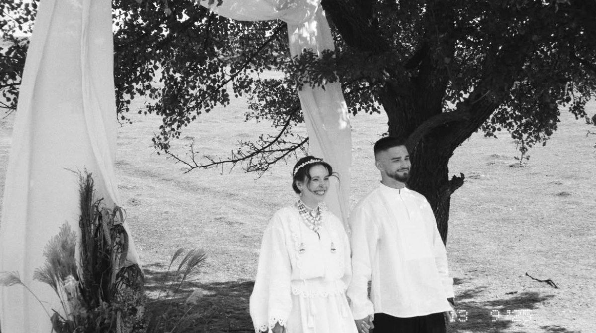 Весілля ветерана і військової: мережею ширяться кадри Гліба Стрижка з його коханою