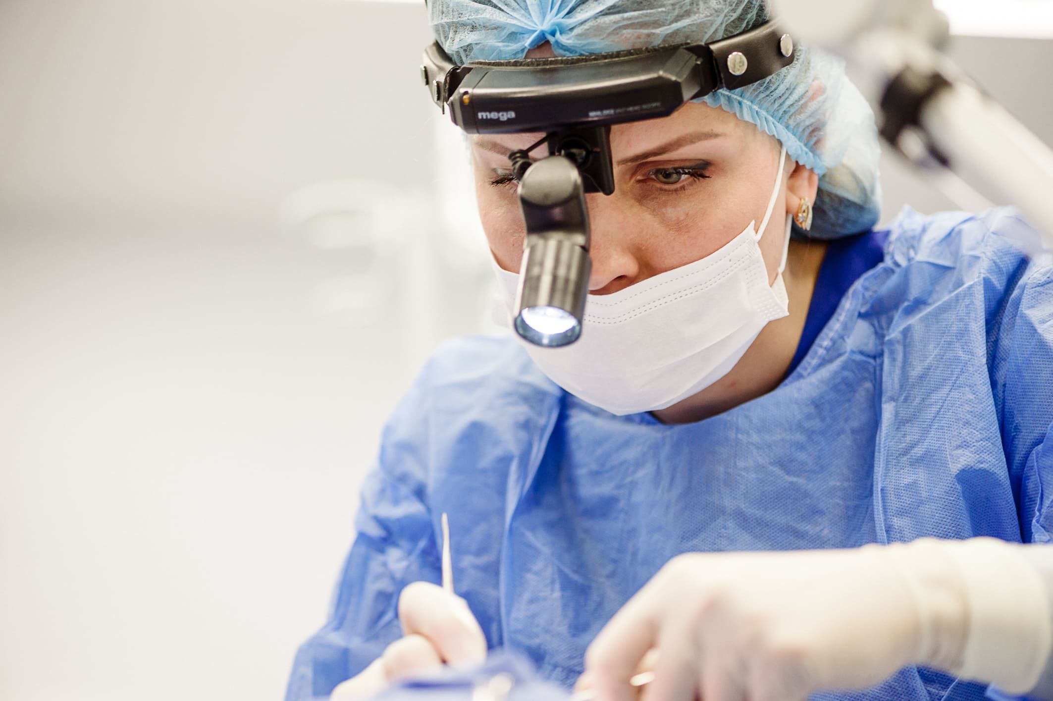 Оригінальні та влучні привітання в картинках та прозі у День хірурга 2025