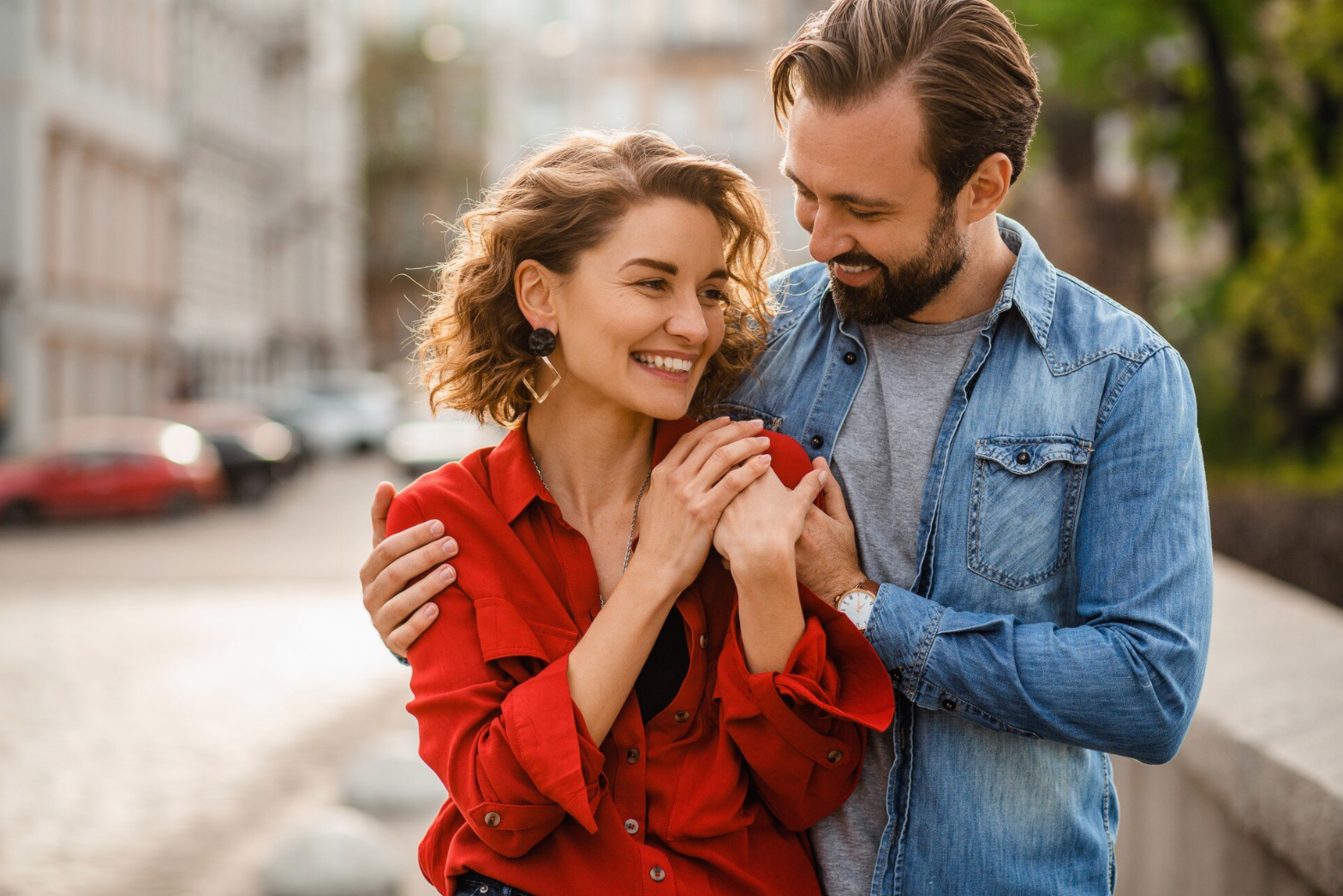 Ось чому деякі жінки віддають перевагу старшим чоловікам: діло не у віці