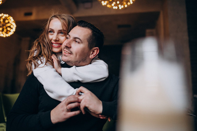 Ось чому деякі жінки віддають перевагу старшим чоловікам: діло не у віці - фото 567111