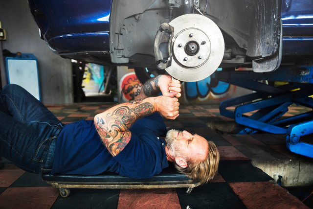 Вашим гальмам – глина: чотири звуки, які свідчать про проблеми - фото 567342