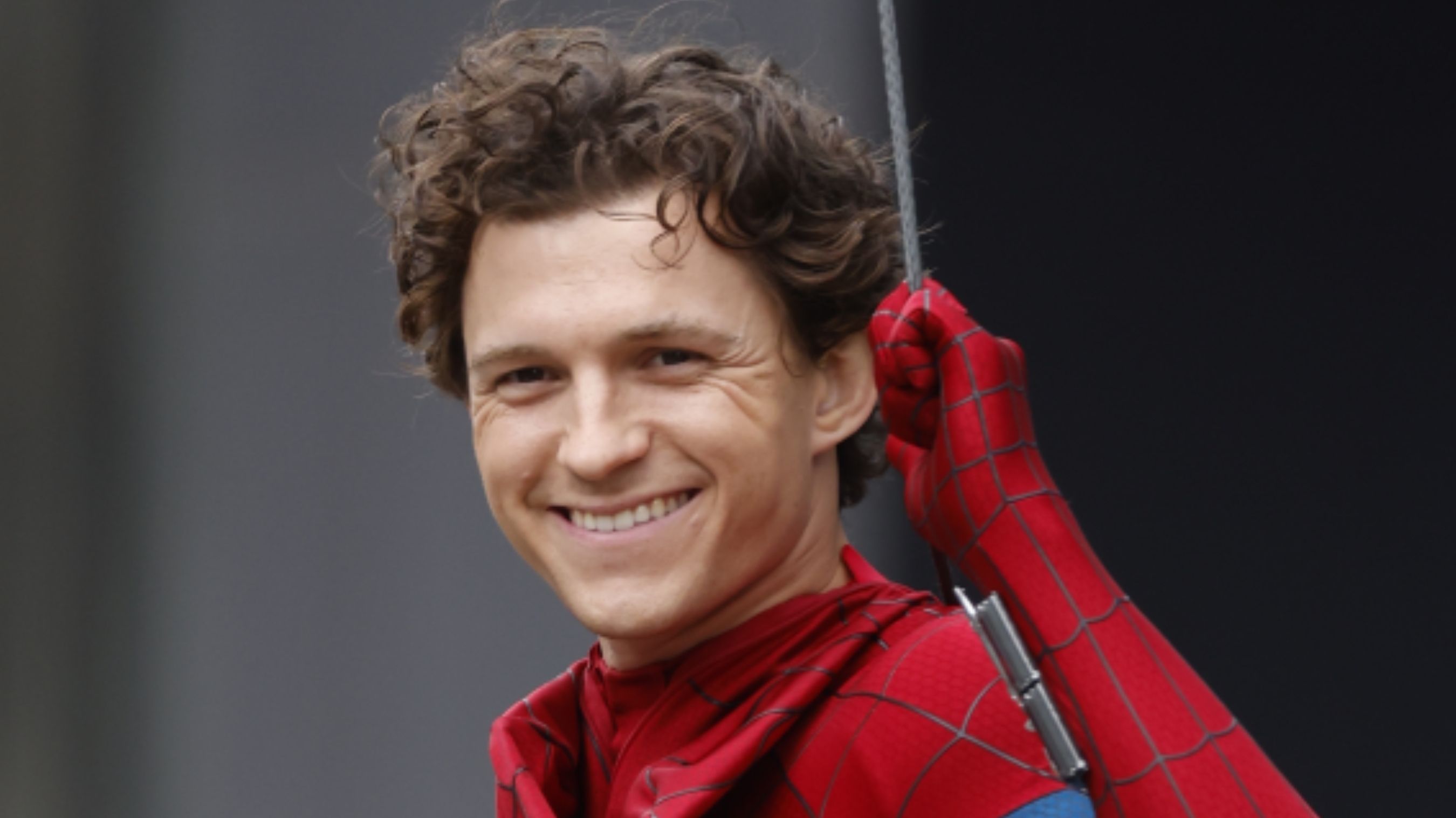 Зйомки "Людини-павука" зупинено: Тома Голланда госпіталізували після падіння на зйомках