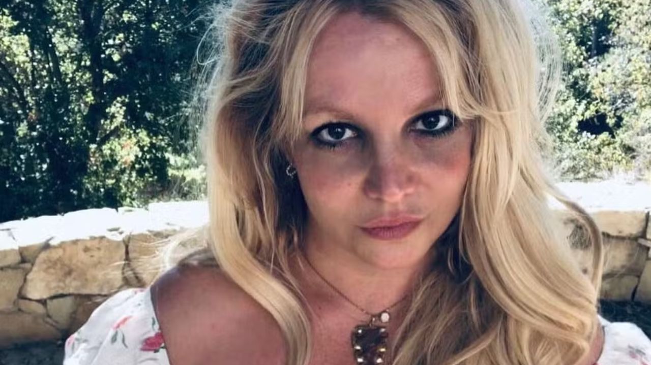 Близькі б'ють на сполох: Брітні Спірс відмовляється від допомоги та ізолюється від світу