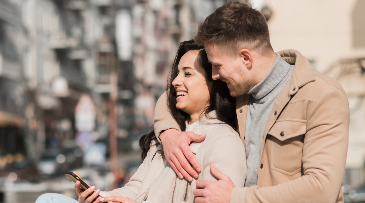 Кохання поза правилами: чому старші жінки щасливіші з молодшими