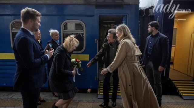 Принцеса Анна несподівано приїхала до України після візиту принца Гаррі - фото 568292