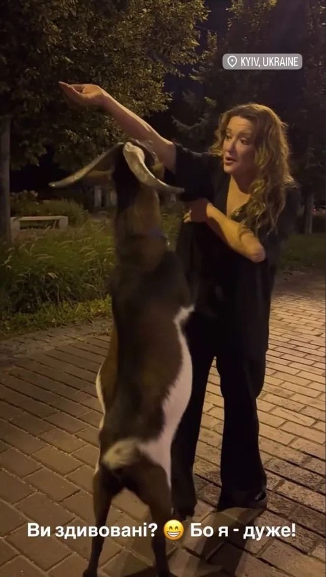 Наталія Могилевська зустріла кізочок у центрі Києва - фото 568341
