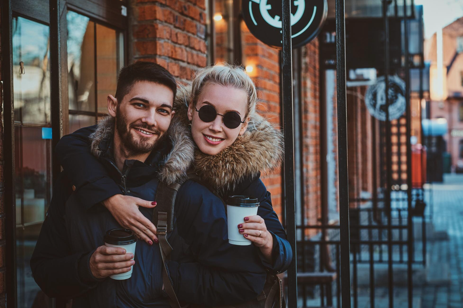 Чому партнер не ладнає з вашими друзями і як знайти баланс у стосунках