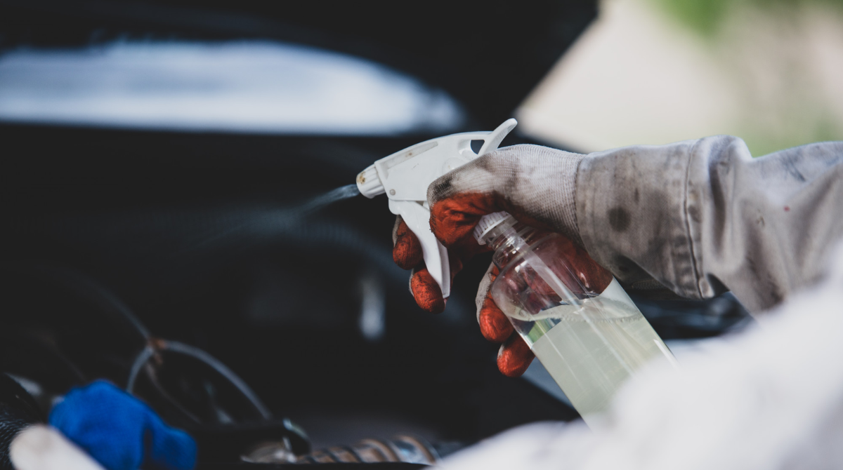 Водії забувають про нього, а дарма: саме він допомагає від морозу й скрипів