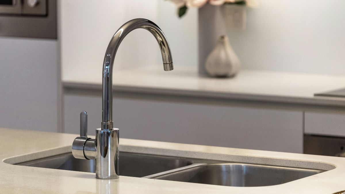 Ми всі це робили: 9 речей, які ніколи не можна викидати в раковину