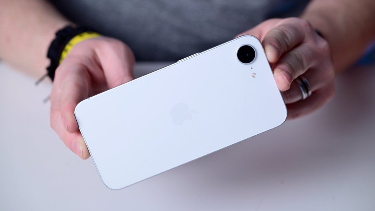 iPhone 17e планують показати у 2026 році - фото 1