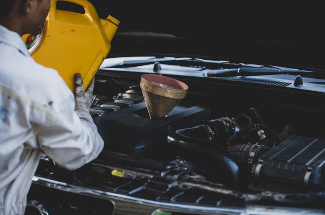 Що буде з вашим авто, якщо залити неправильну моторну оливу - фото 569294