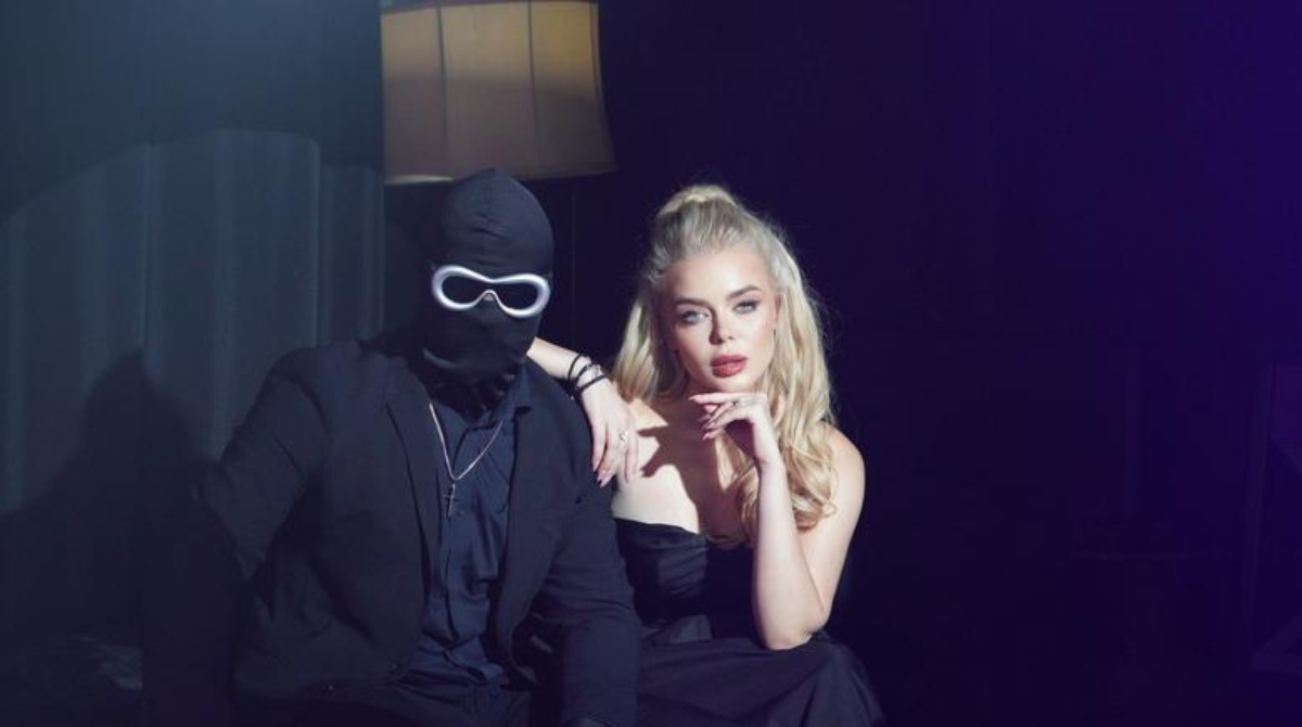 “Два світи ламають стіни