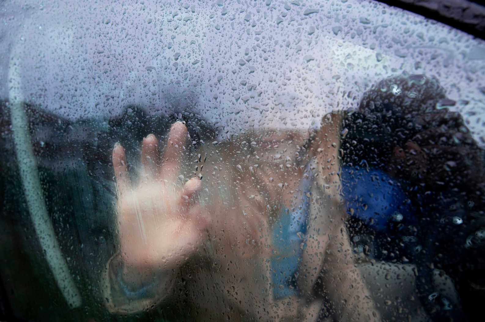 Вікна в автомобілі більше не запотіватимуть: що потрібно зробити водієві