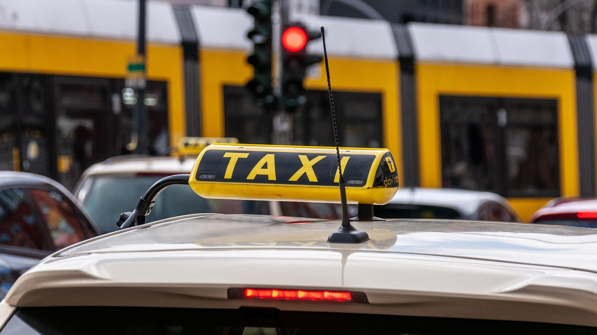 Кияни обурені: у столиці різко подорожчало таксі через повітряну тривогу