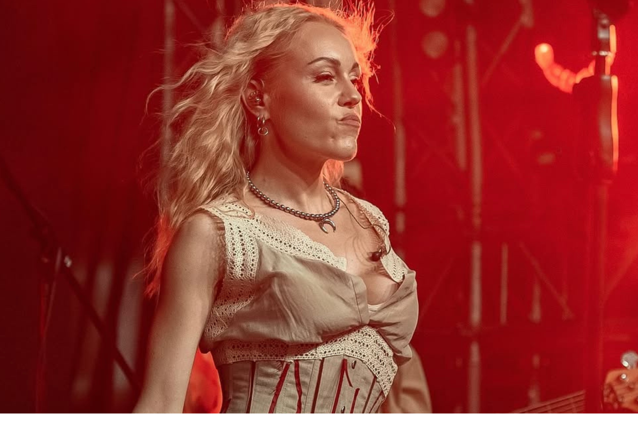 Від хітів до ескізів: Олена Тополя замислилася про кар’єру дизайнера