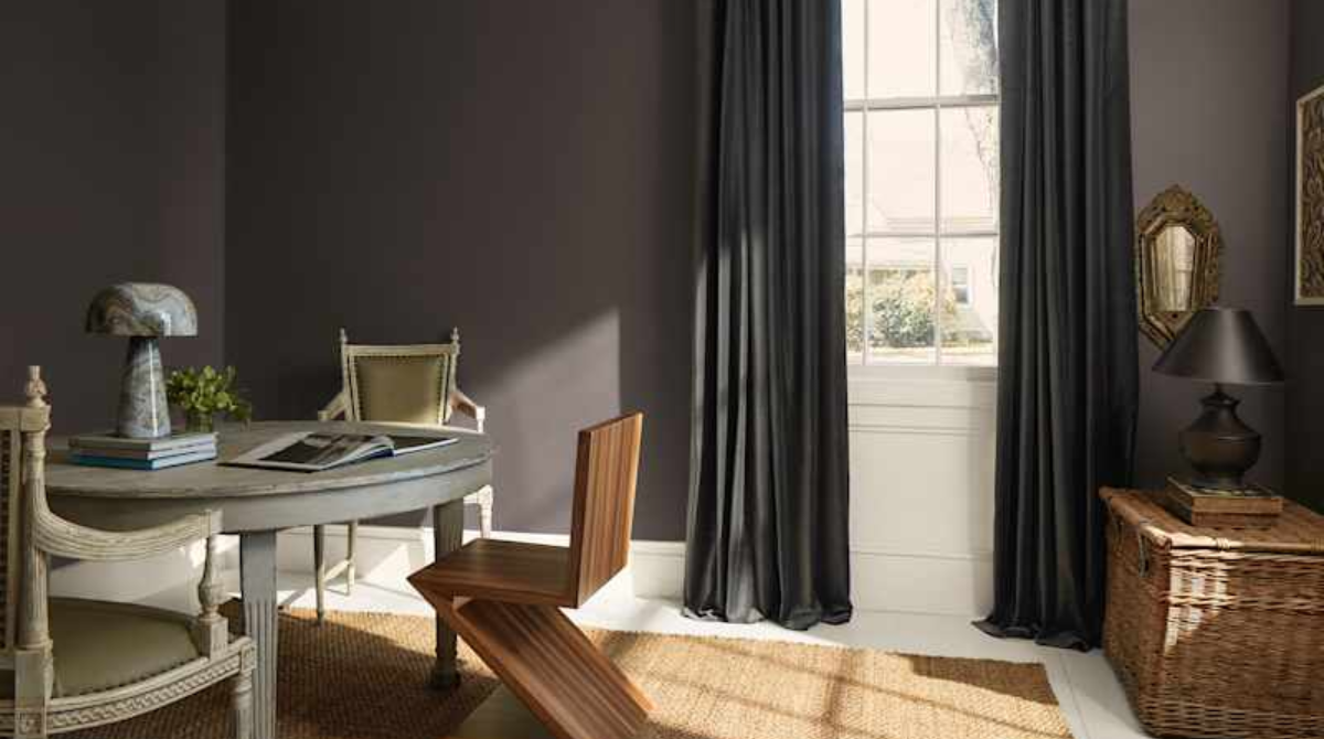 Benjamin Moore обрав колір 2026 року: темний, затишний і вишуканий Silhouette