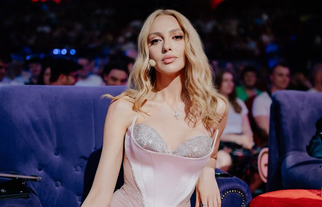 Оля Полякова виблискує на показі власного фільму та ділиться історією своєї трансформації