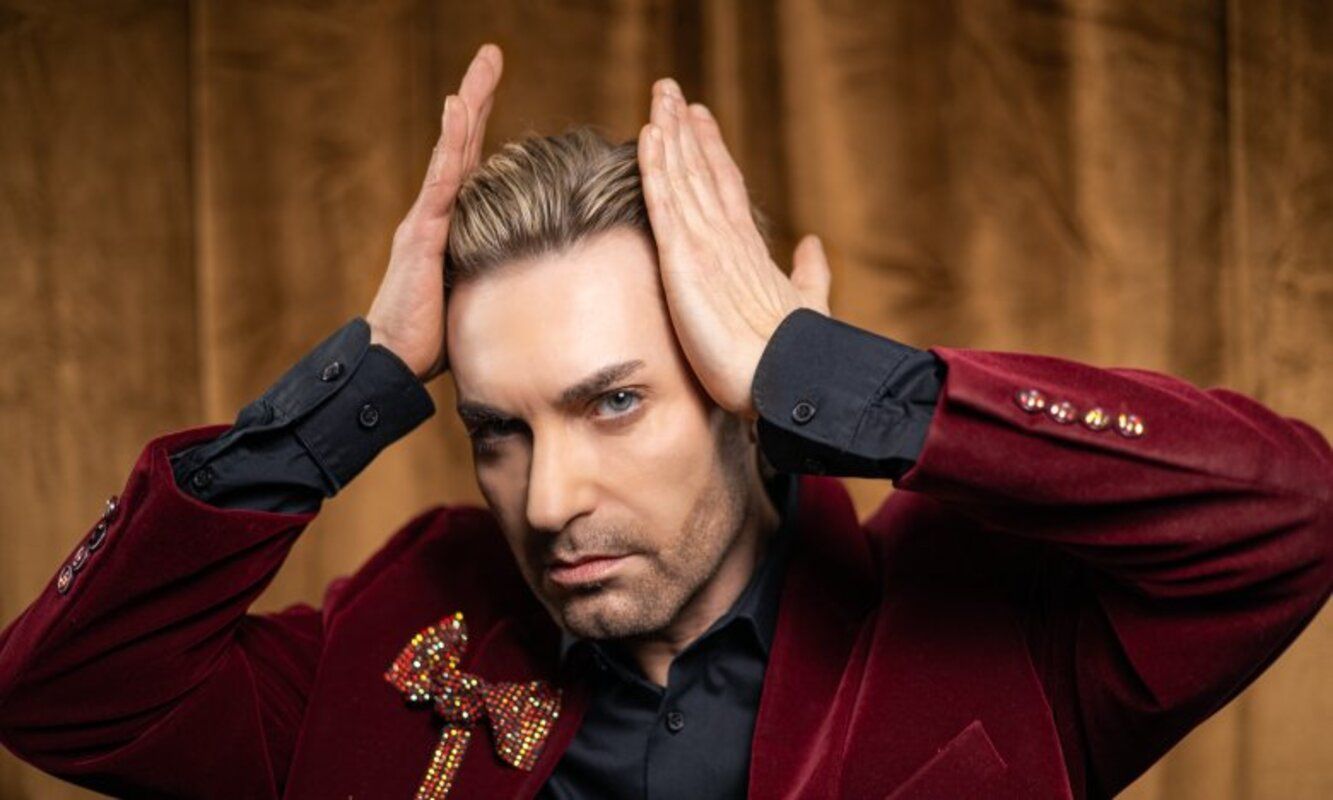 EL Кравчук відзначає 30-річчя творчості піснею "Вісім мільярдів", написаною в укритті