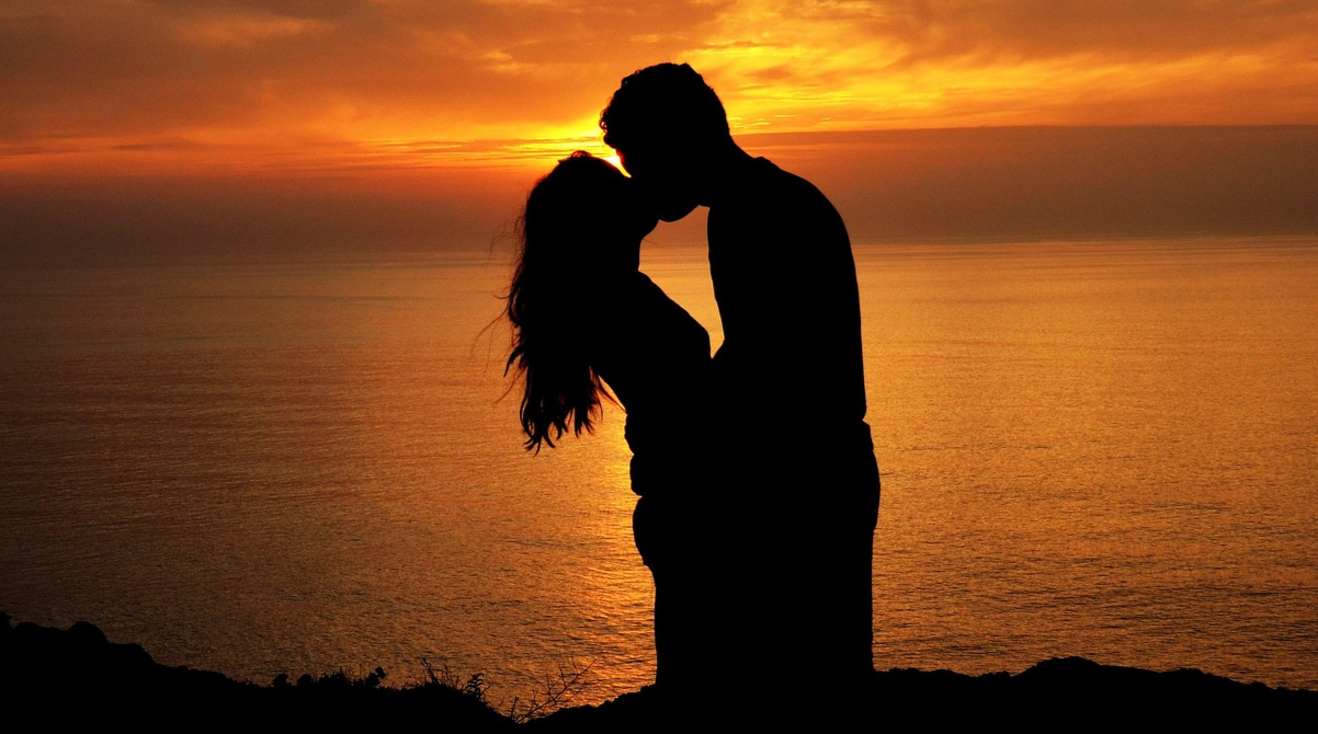 Що насправді тримає пари разом на все життя: відповідь психологів