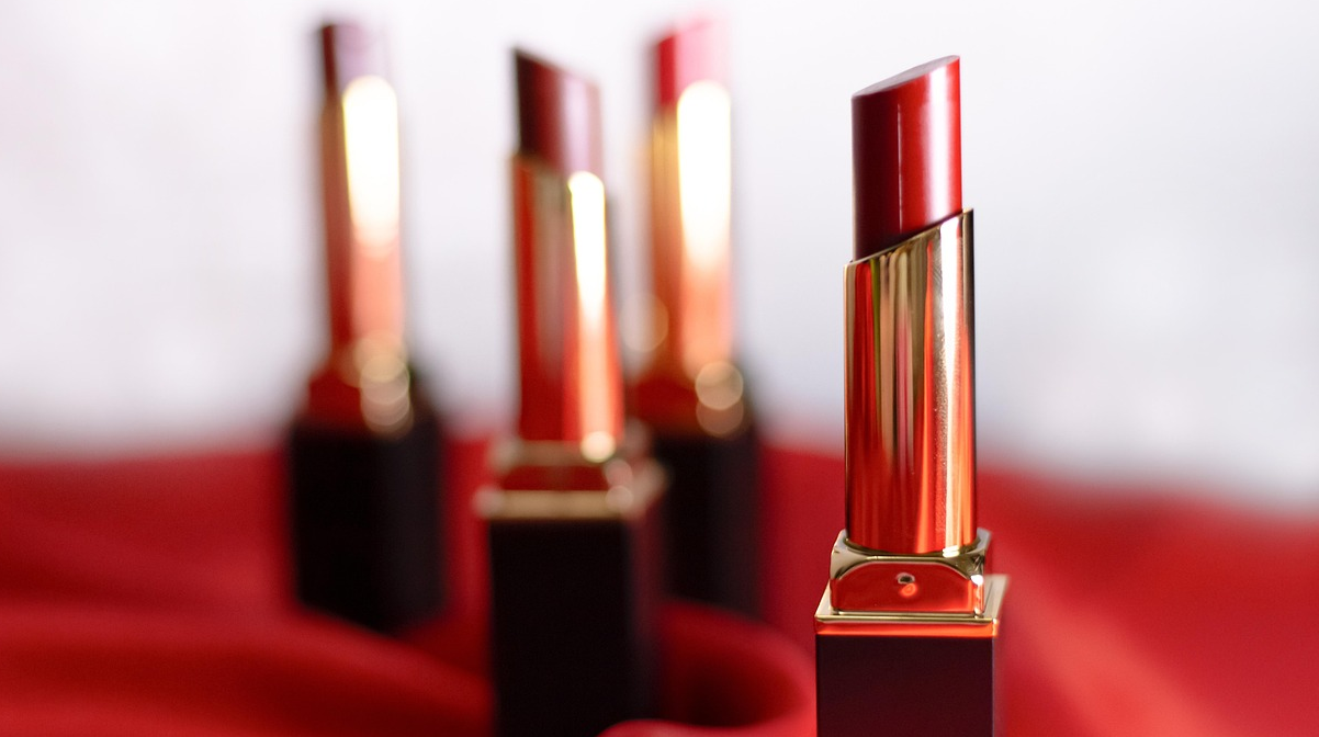 Як обрати ідеальну помаду: секрети візажистів для бездоганного макіяжу