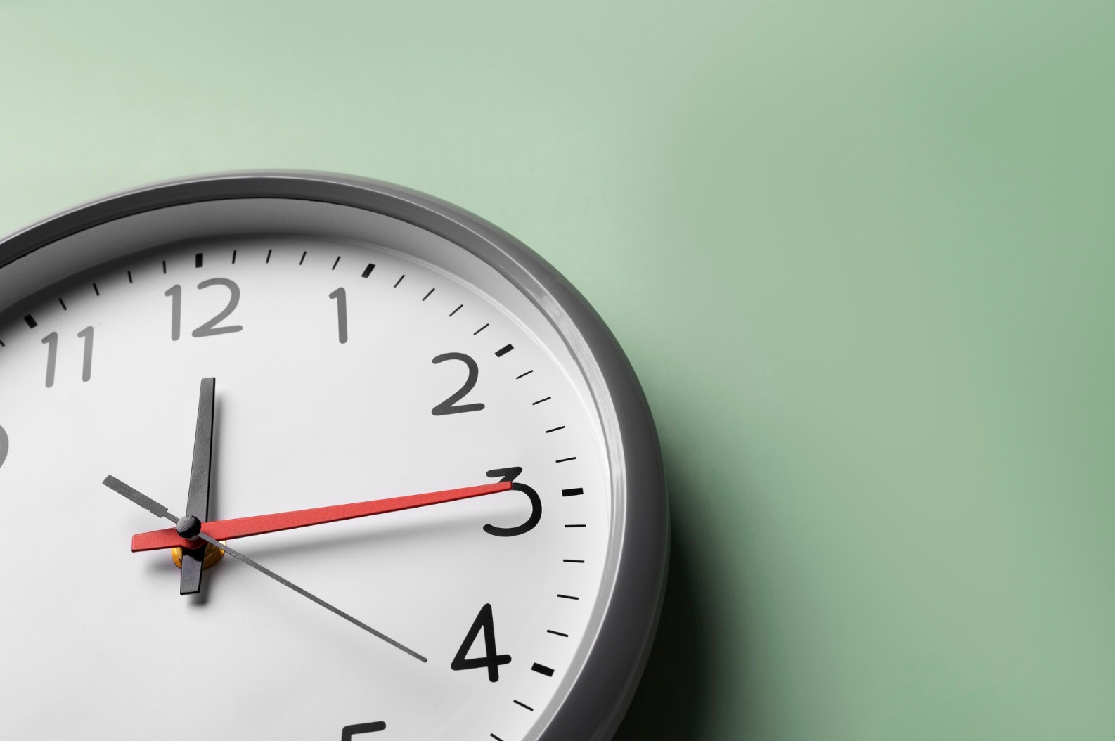 Україна перейшла на зимовий час: перевірте, чи правильно показує ваш годинник