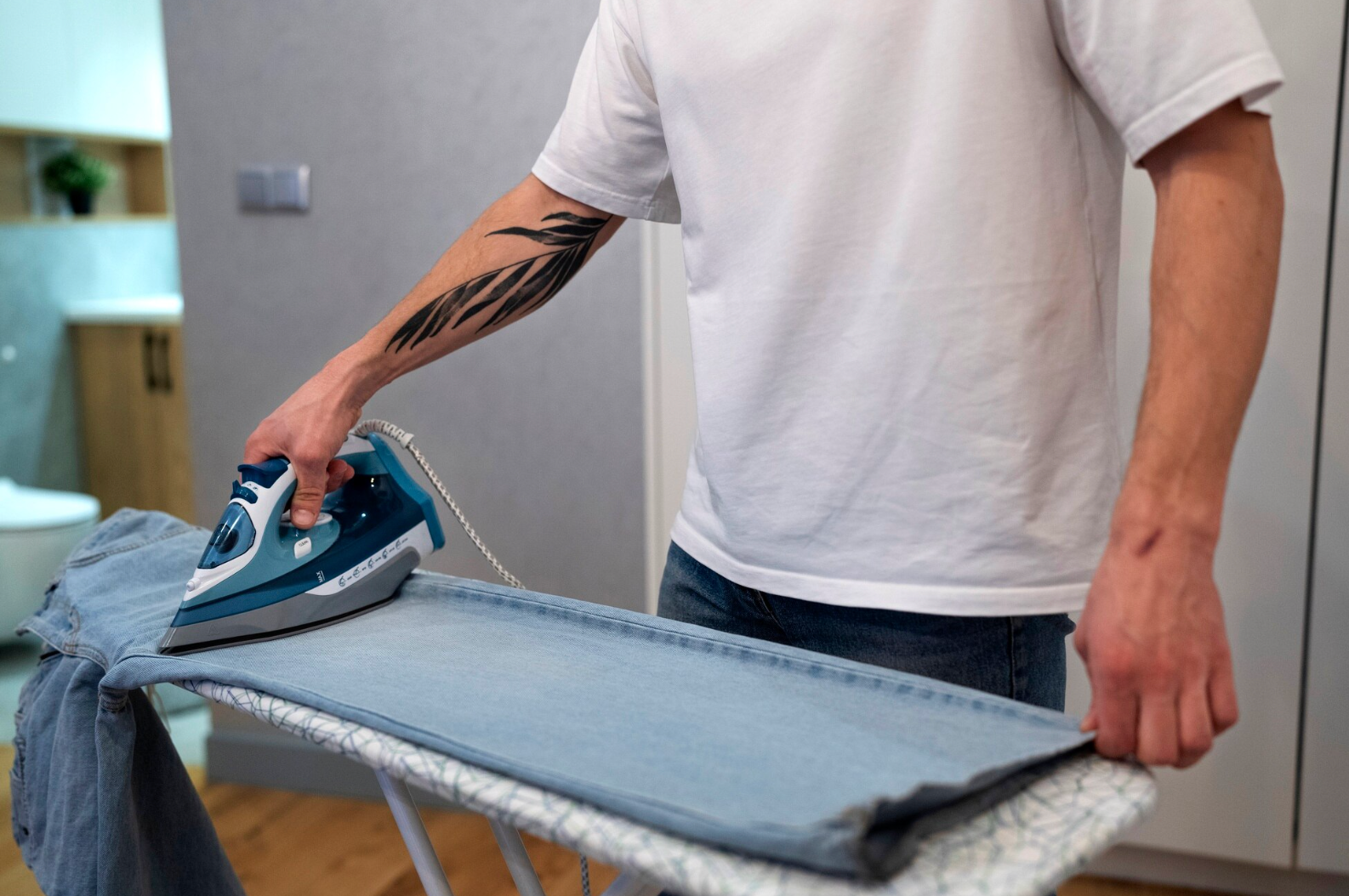 Ідеальні джинси без складок за пару хвилин: лайфхак, який підкорить всіх