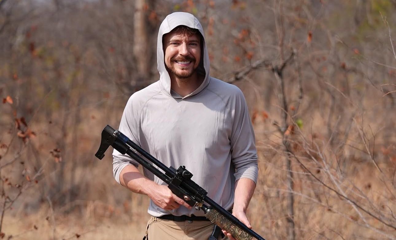 Команда MrBeast евакуювала левів із Харкова – у російській версії відео війна "зникла"