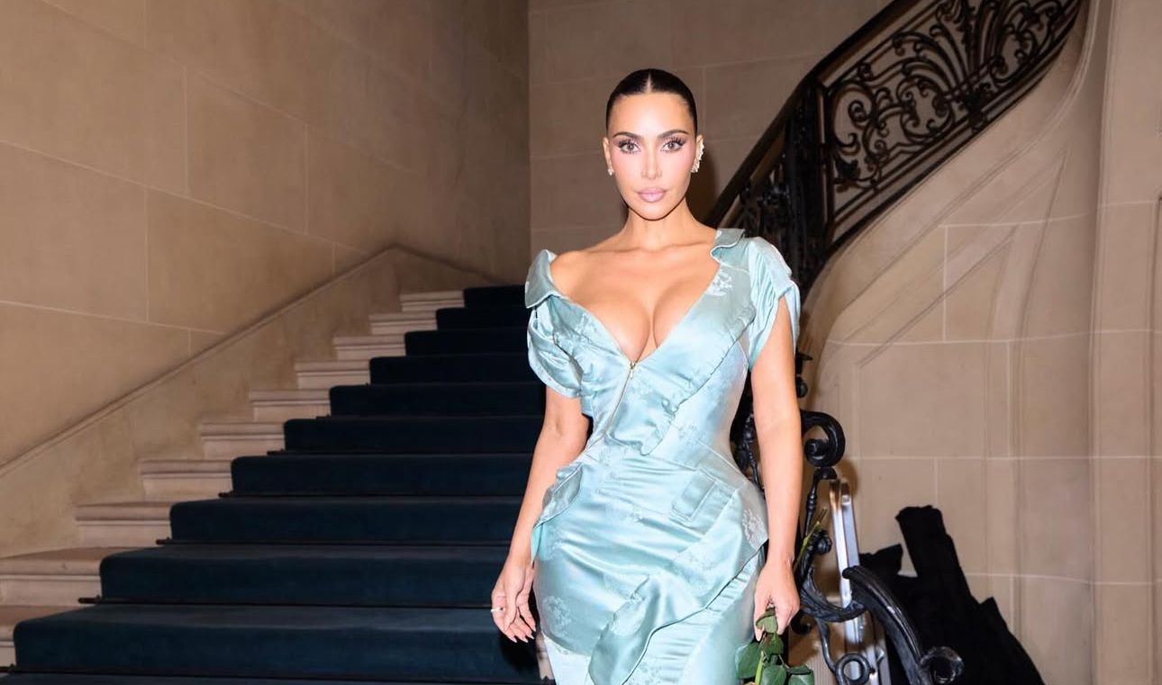 Кім Кардашʼян вразила двома спокусливими образами на своє 45-річчя