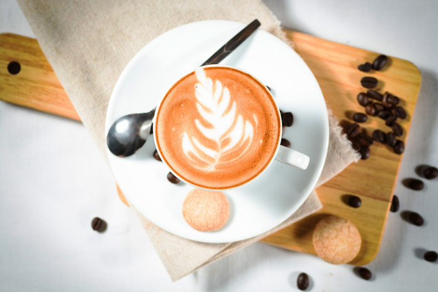 Не пийте каву натщесерце: лікарка пояснила, чому це шкідливо для шлунка - фото 571580