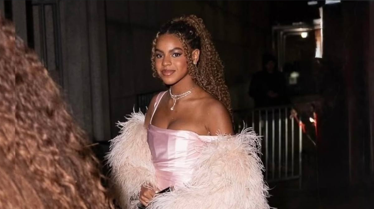 Донька Бейонсе підкорила вечір у рожевому шовковому вбранні: як виглядає 13-річна Блю Айві