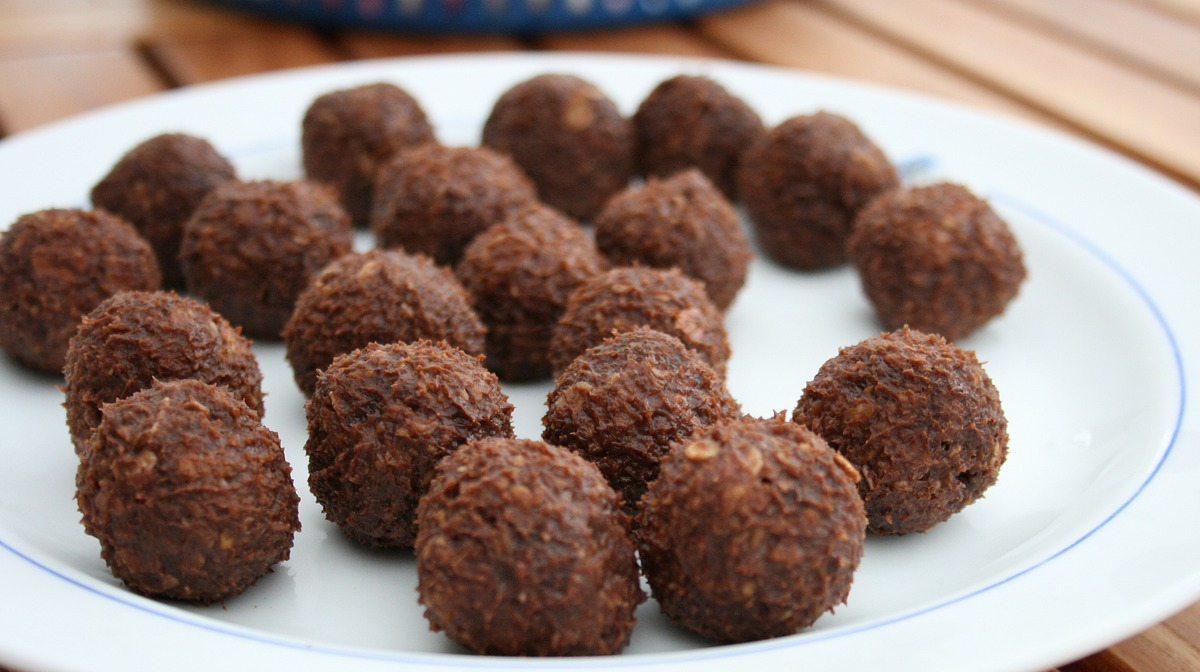 Кульки тірамісу – простий десерт без випікання, який підкорює з першого шматочка