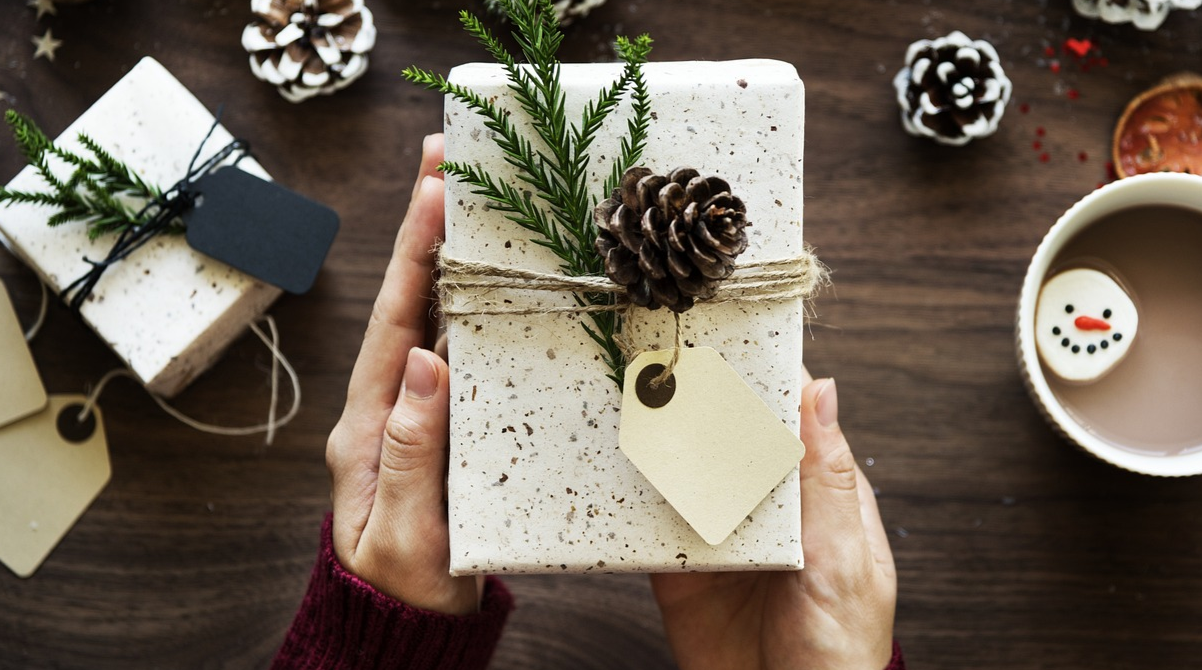 Що подарувати підлітку на День святого Миколая: найкращі ідеї для сучасної молоді