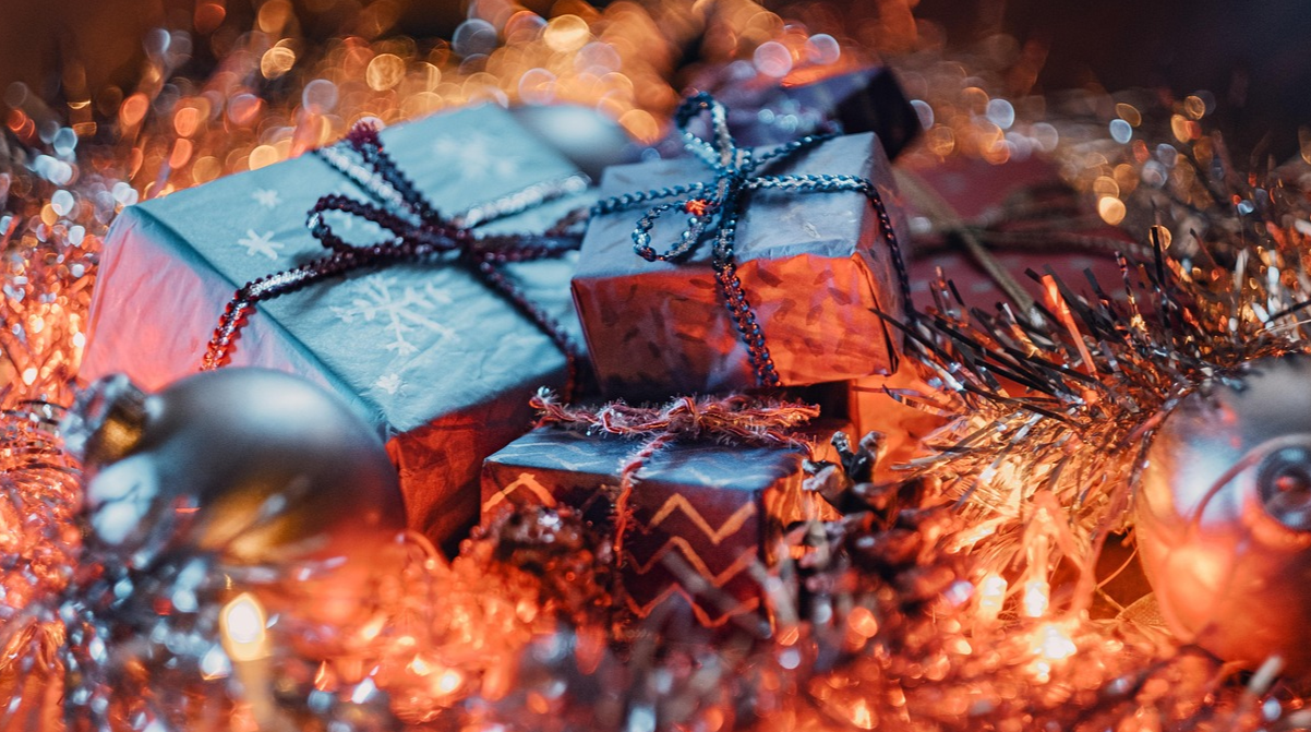 Що подарувати дівчині на День святого Миколая: добірка неймовірних ідей для неї