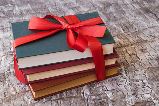 Книга у подарунок – найкраща ідея для спокійних вечорів - фото 571817