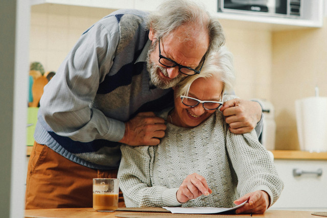 Вовняний светр у класичному стилі - фото 571889