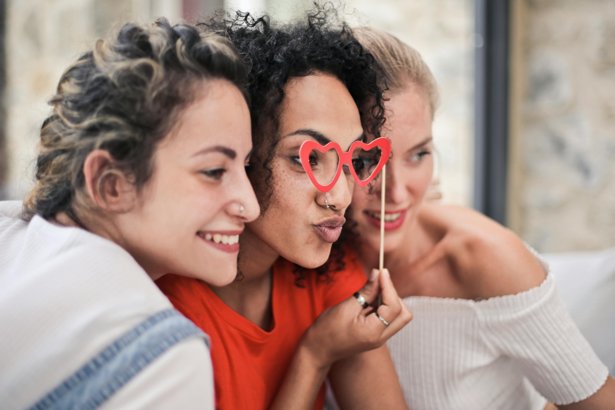 Як потішити подругу на Миколая – 8 ідей, щоб вона відчула себе головною героїнею