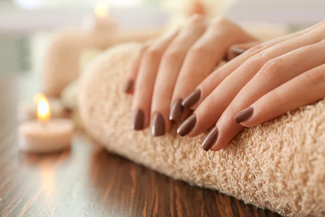 5 звичок, які псують ваш манікюр: що не можна робити з нігтями - фото 572316