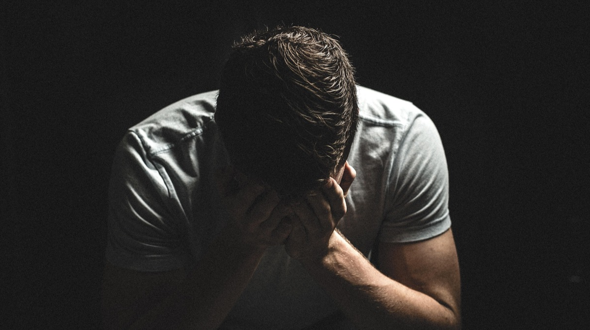 Медики розповіли, чому чоловікам іноді варто заплакати: наукове пояснення