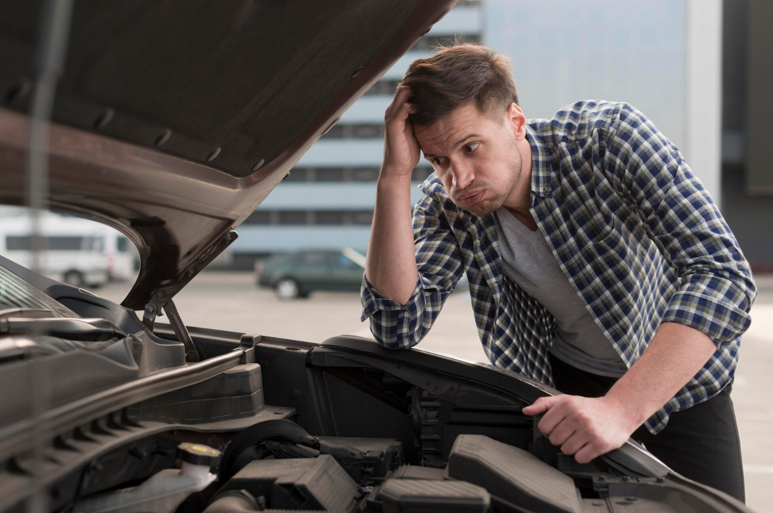 Чи варто відразу викликати евакуатор: що може статись, якщо у ваш бензобак потрапить вода