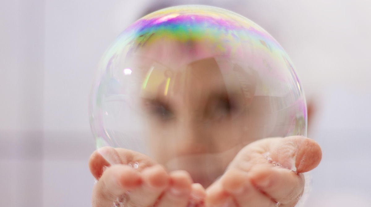 Чому не можна митися шампунем замість гелю для душу: пояснення дерматологів